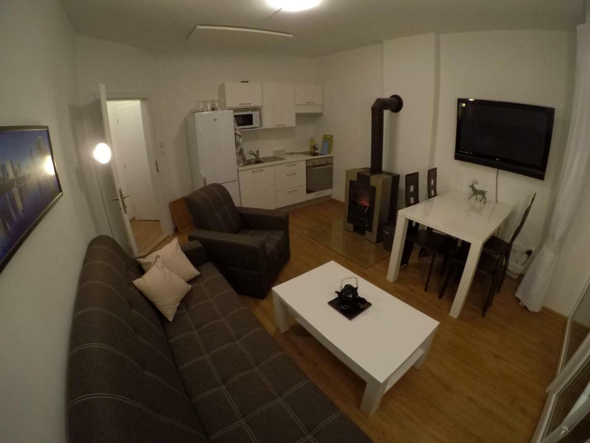 Apartman Reggie - Пец под Снежко Екстериор снимка